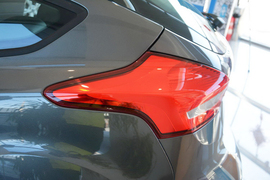 2015款福特福克斯两厢1.6L自动舒适型