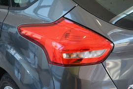 2015款福特福克斯两厢1.6L自动舒适型