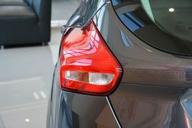 2015款福特福克斯两厢1.6L自动舒适型