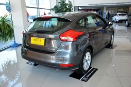 2015款福特福克斯两厢1.6L自动舒适型