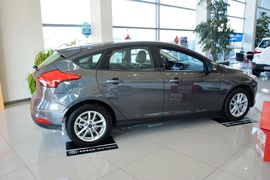 2015款福特福克斯两厢1.6L自动舒适型