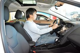 2015款福特福克斯两厢1.6L自动舒适型