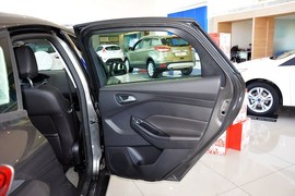 2015款福特福克斯两厢1.6L自动舒适型