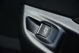 2015款福特福克斯两厢1.6L自动舒适型