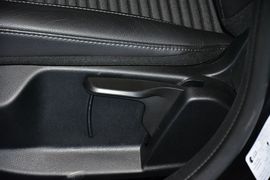 2015款福特福克斯两厢1.6L自动舒适型