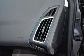 2015款福特福克斯两厢1.6L自动舒适型