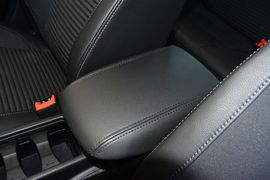 2015款福特福克斯两厢1.6L自动舒适型