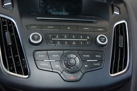 2015款福特福克斯两厢1.6L自动舒适型
