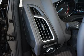 2015款福特福克斯两厢1.6L自动舒适型