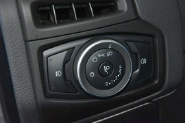 2015款福特福克斯两厢1.6L自动舒适型