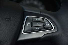 2015款福特福克斯两厢1.6L自动舒适型