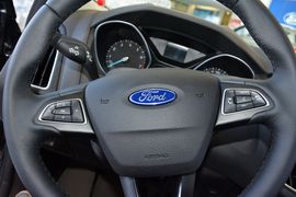 2015款福特福克斯两厢1.6L自动舒适型