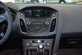 2015款福特福克斯两厢1.6L自动舒适型
