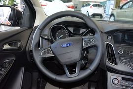2015款福特福克斯两厢1.6L自动舒适型