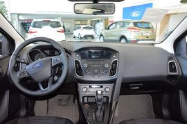 2015款福特福克斯两厢1.6L自动舒适型