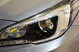 2016款斯巴鲁力狮2.5L全驱荣耀版