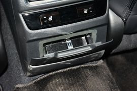 2016款斯巴鲁力狮2.5L全驱荣耀版