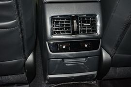 2016款斯巴鲁力狮2.5L全驱荣耀版