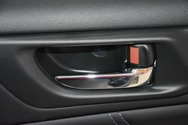 2016款斯巴鲁力狮2.5L全驱荣耀版