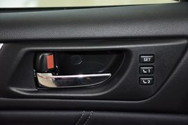 2016款斯巴鲁力狮2.5L全驱荣耀版