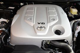 2016款丰田皇冠2.5L智享版