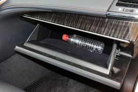 2016款丰田皇冠2.5L智享版