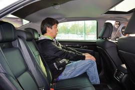 2016款丰田皇冠2.5L智享版
