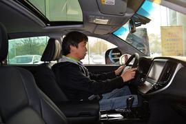 2016款丰田皇冠2.5L智享版