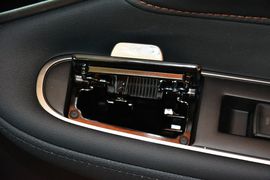 2016款丰田皇冠2.5L智享版