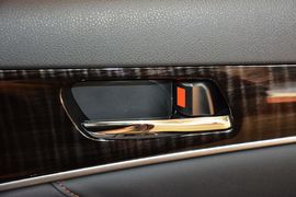 2016款丰田皇冠2.5L智享版