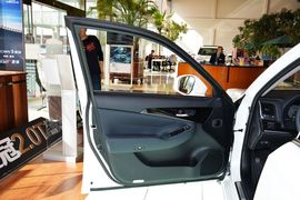 2016款丰田皇冠2.5L智享版