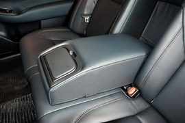 2016款丰田皇冠2.5L智享版