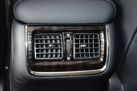 2016款丰田皇冠2.5L智享版