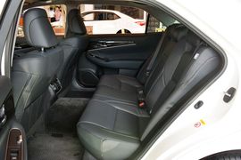 2016款丰田皇冠2.5L智享版