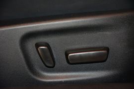 2016款丰田皇冠2.5L智享版