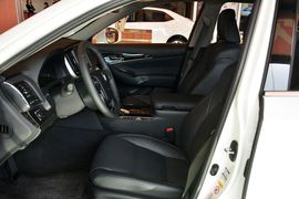 2016款丰田皇冠2.5L智享版