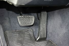 2016款丰田皇冠2.5L智享版