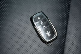 2016款丰田皇冠2.5L智享版