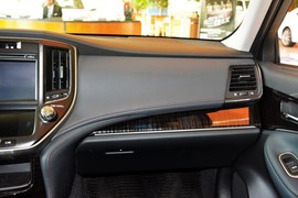 2016款丰田皇冠2.5L智享版