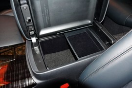 2016款丰田皇冠2.5L智享版