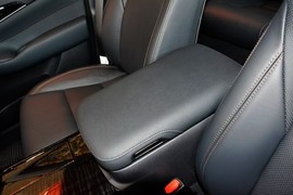 2016款丰田皇冠2.5L智享版