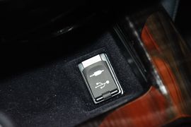 2016款丰田皇冠2.5L智享版