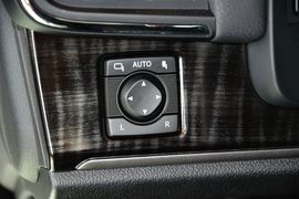 2016款丰田皇冠2.5L智享版