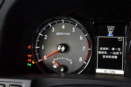 2016款丰田皇冠2.5L智享版