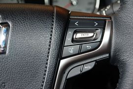 2016款丰田皇冠2.5L智享版