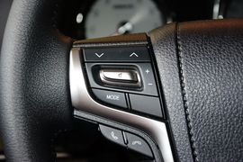 2016款丰田皇冠2.5L智享版