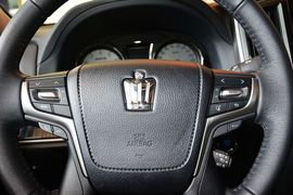 2016款丰田皇冠2.5L智享版