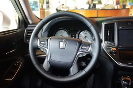 2016款丰田皇冠2.5L智享版