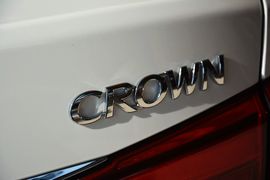 2016款丰田皇冠2.5L智享版