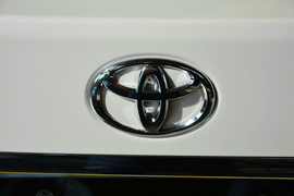 2016款丰田皇冠2.5L智享版